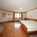 Отель Albula & Julier 3*